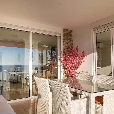 Penthouse Of Ocean Views Апартаменты *