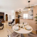 Penthouse Of Ocean Views דירה